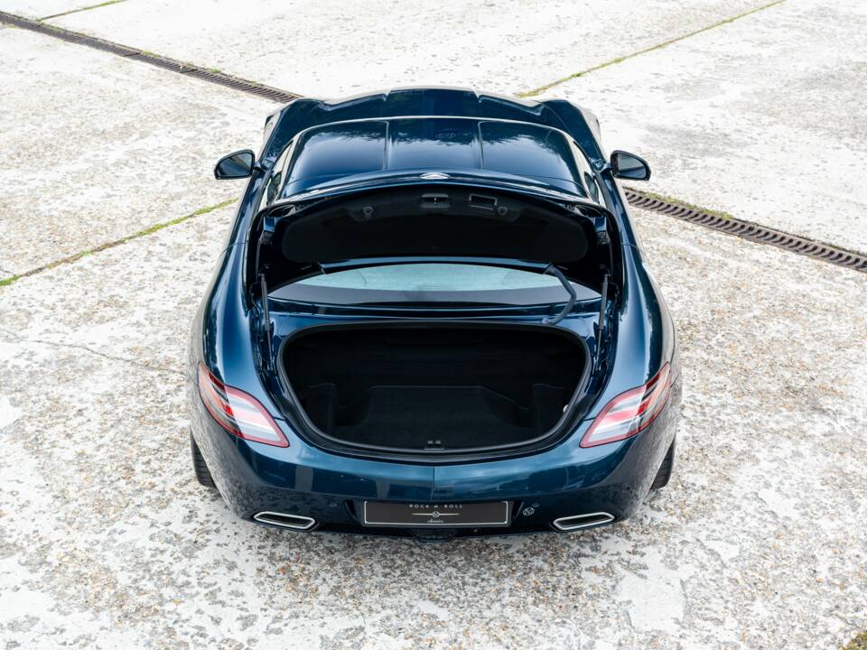 Afbeelding 32/38 van Mercedes-Benz SLS AMG (2010)