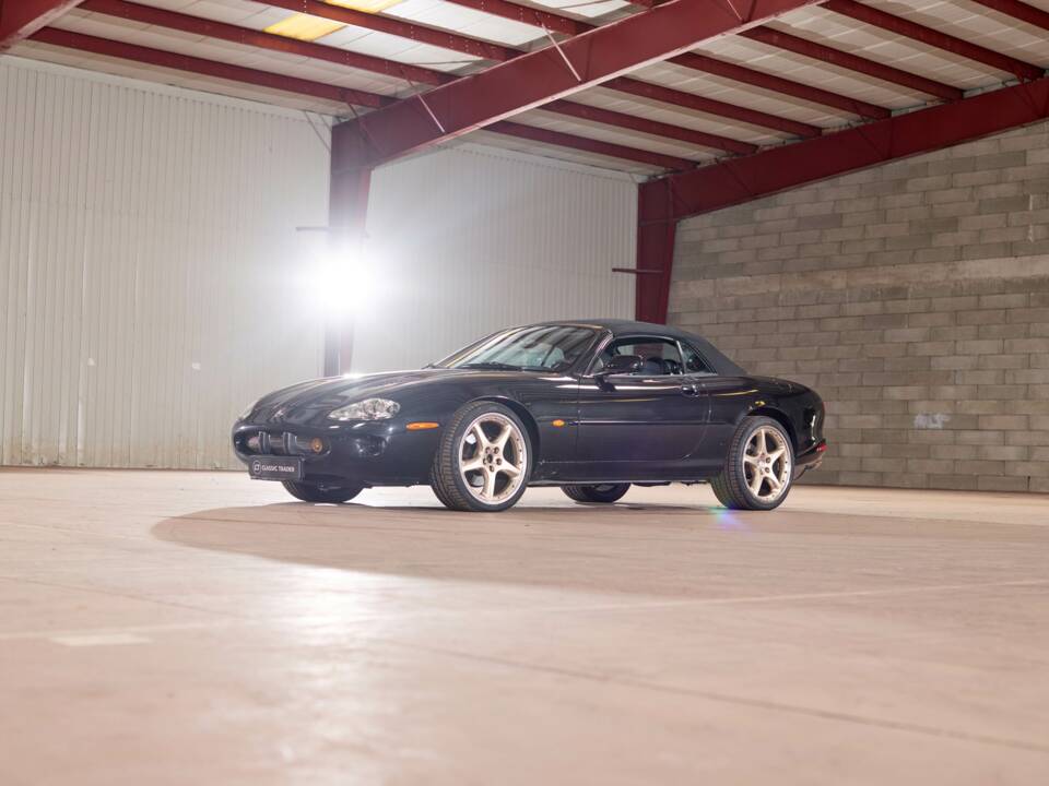 Bild 22/55 von Jaguar XKR (2000)