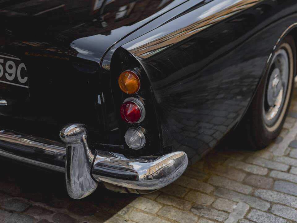 Image 13/39 of Bentley S 3 Continental (1965)