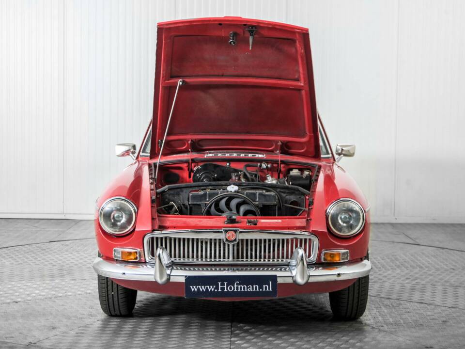 Image 35/50 of MG MGB GT (1967)