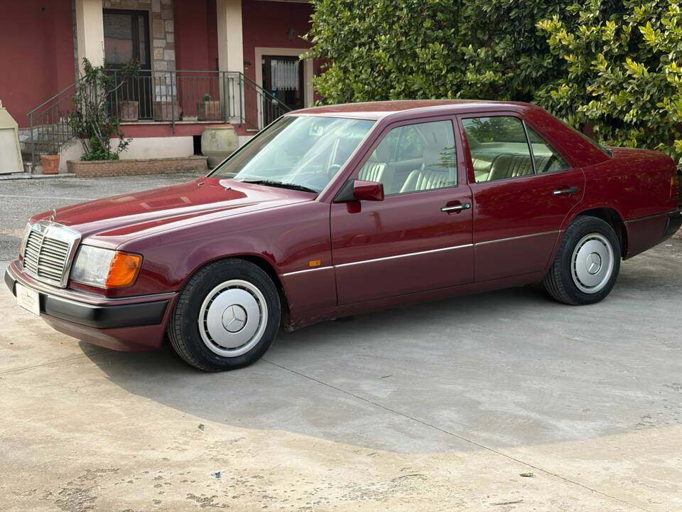 Afbeelding 6/46 van Mercedes-Benz 200 E-16 (1993)