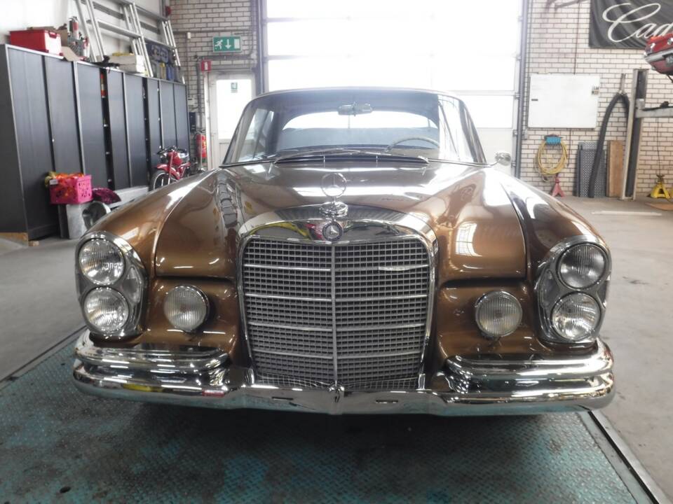 Image 46/50 of Mercedes-Benz 250 SE (1966)