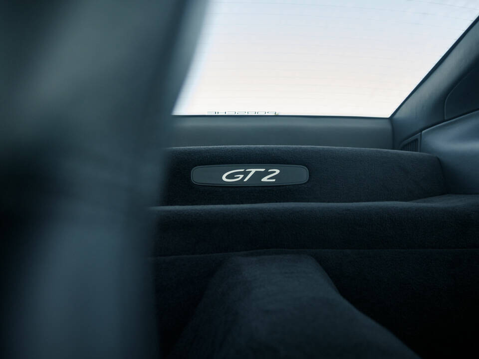 Image 35/51 of Porsche 911 GT2 (2001)