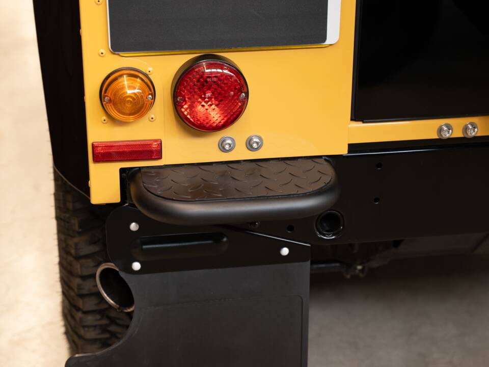 Image 43/47 of Land Rover Defender 90 Works V8 (2013)