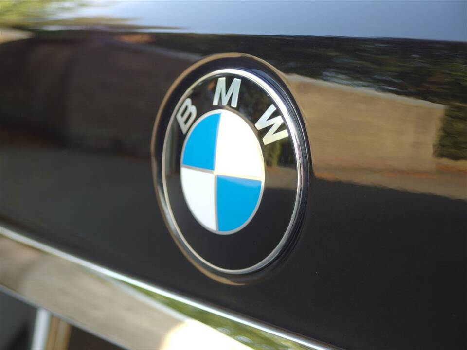 Image 36/95 of BMW 750i (2009)