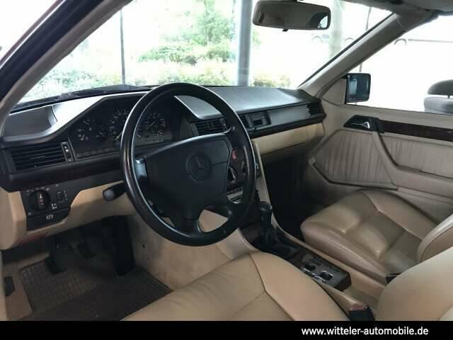 Image 9/24 de Mercedes-Benz E 220 (1993)