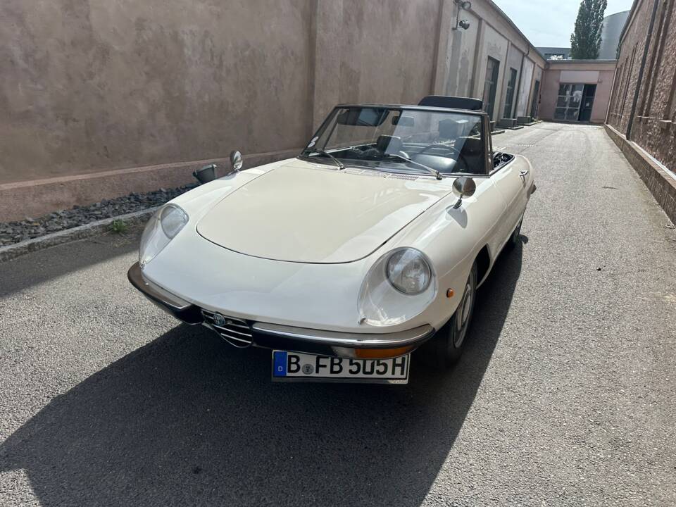 Image 15/63 of Alfa Romeo Spider 1300 Junior (1970)