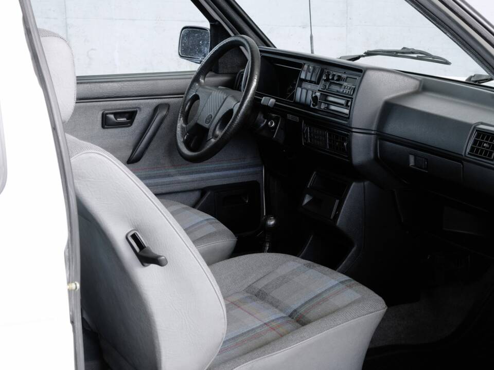 Image 22/41 of Volkswagen Golf Mk II 1.3 (1989)