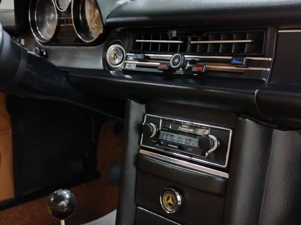 Bild 14/25 von Mercedes-Benz 200 (1969)