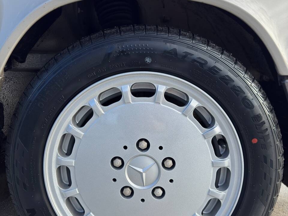 Immagine 15/39 di Mercedes-Benz 190 E 2.6 (1990)