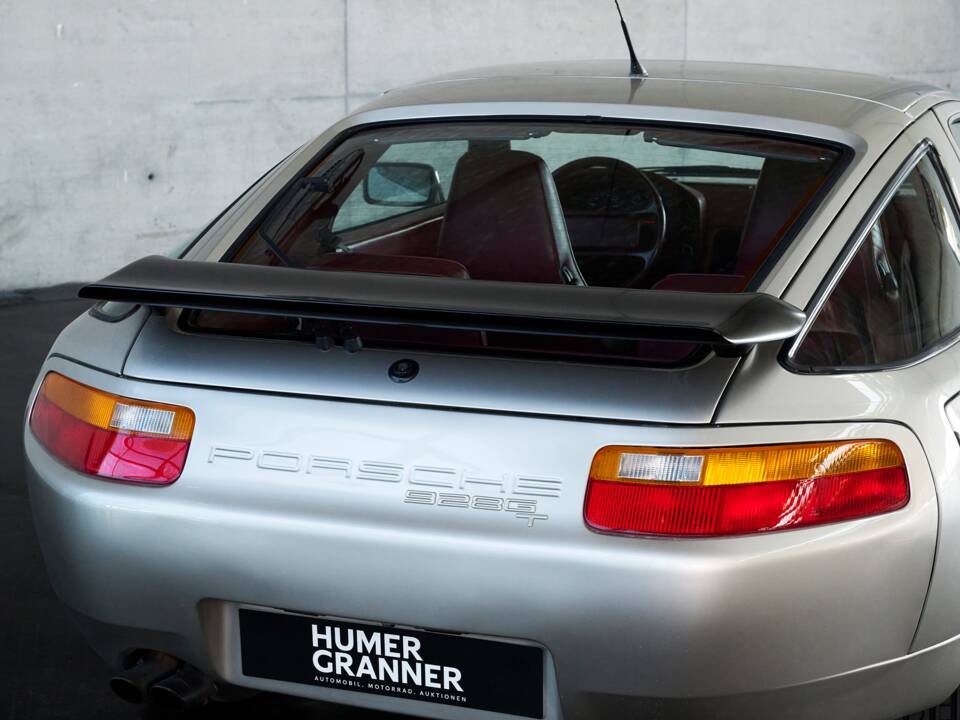 Image 35/50 of Porsche 928 GT (1989)