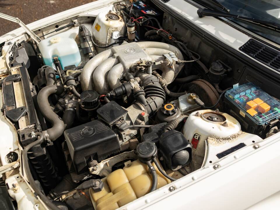 Afbeelding 6/48 van BMW 325i (1990)
