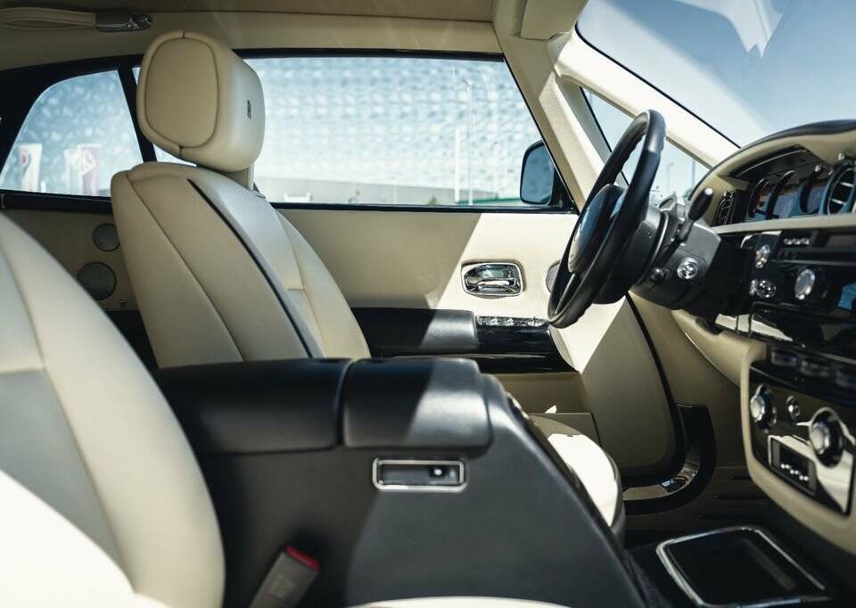 Image 10/15 of Rolls-Royce Phantom Coupé (2011)