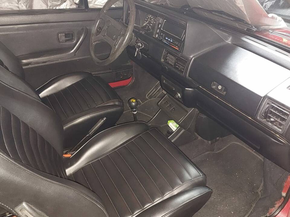 Image 18/55 de Volkswagen Golf Mk I Convertible 1.6 (1990)