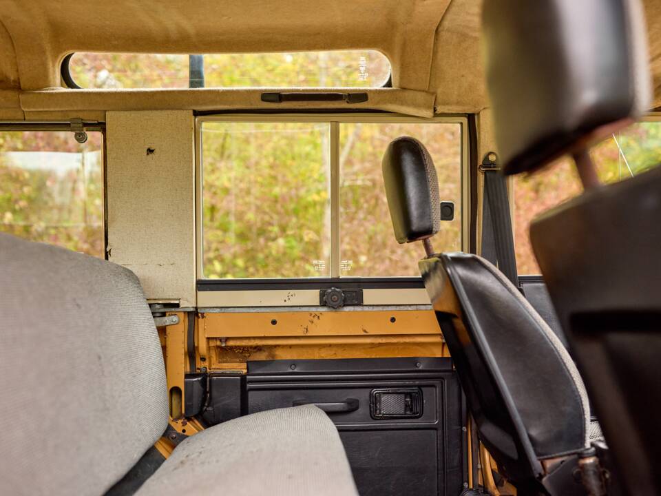 Image 19/42 of Land Rover 110 (1984)