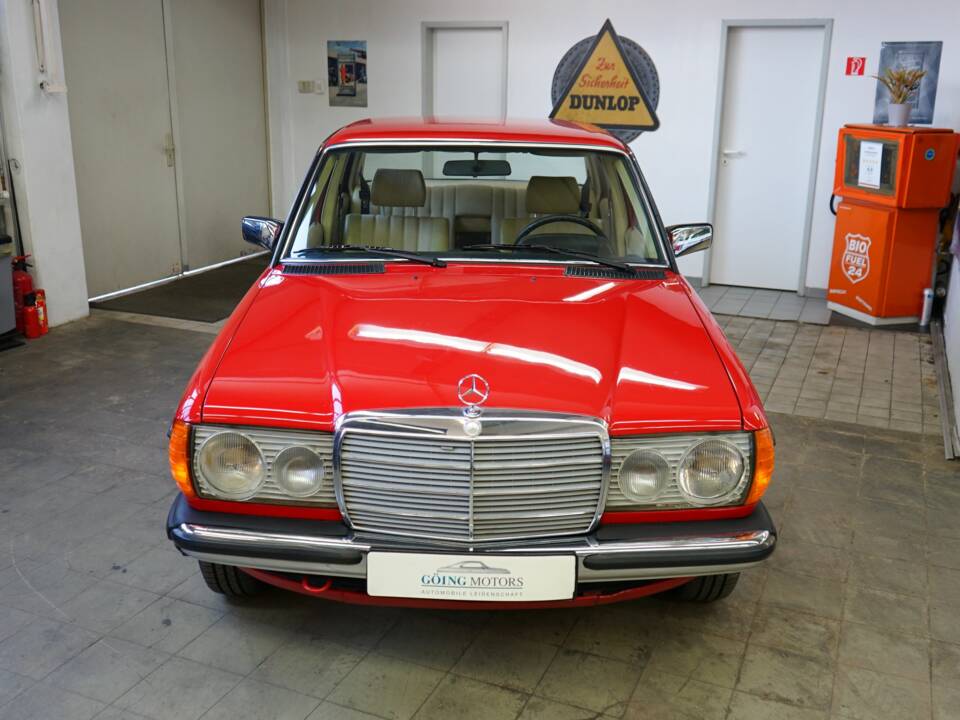 Image 5/32 of Mercedes-Benz 300 D (1981)