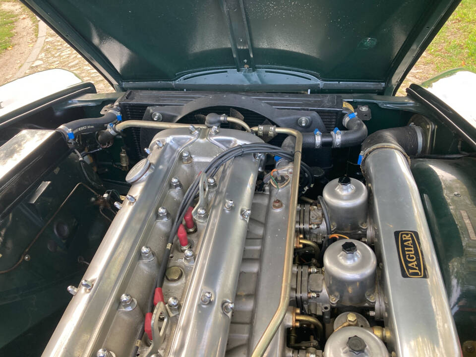 Image 37/52 de Jaguar 420 G (1967)
