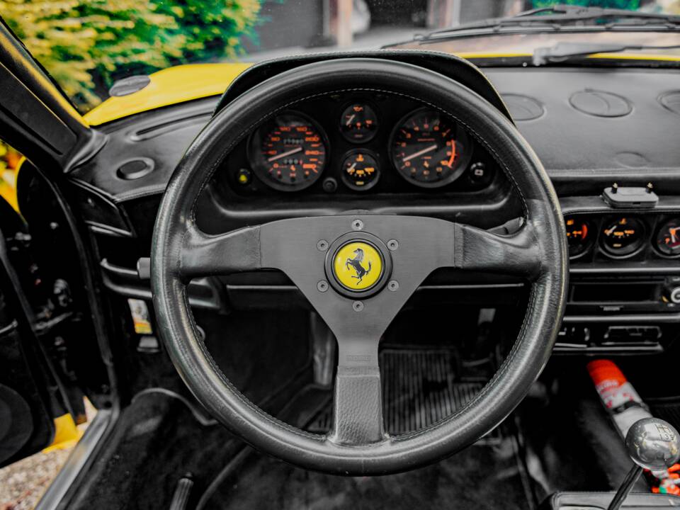 Bild 37/55 von Ferrari 328 GTS (1986)