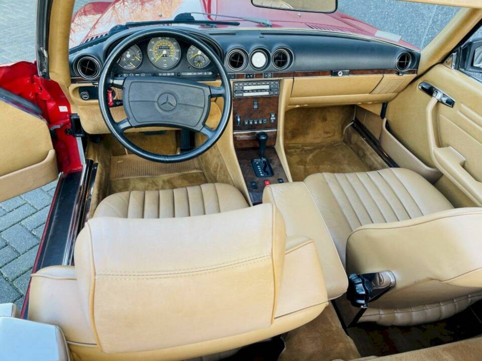 Image 16/36 de Mercedes-Benz 560 SL (1987)