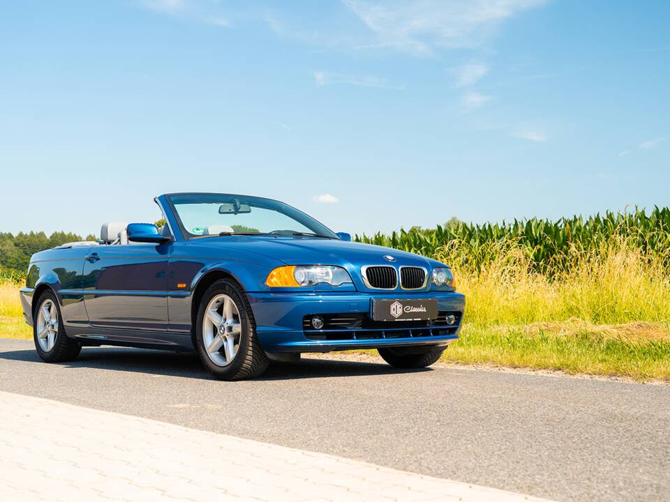 Image 4/31 of BMW 325Ci (2001)