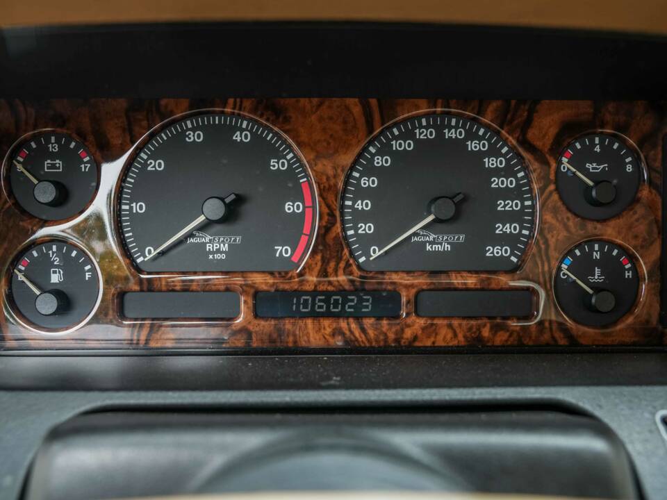 Immagine 35/55 di Jaguar XJ 40 (XJ-R) (1990)