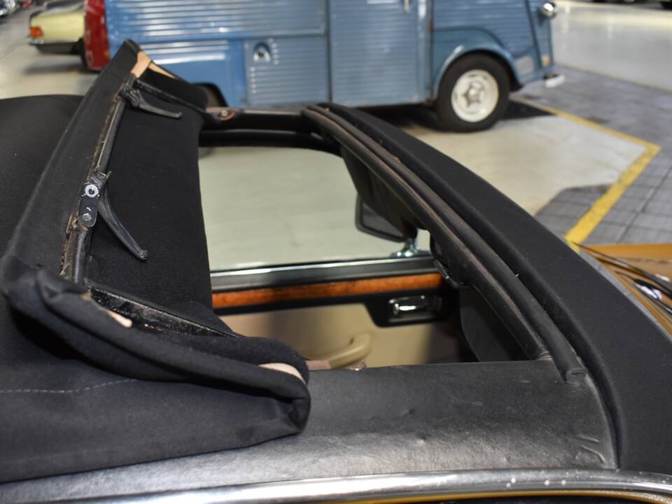 Image 13/47 of Daimler Sovereign 4.2 (1982)