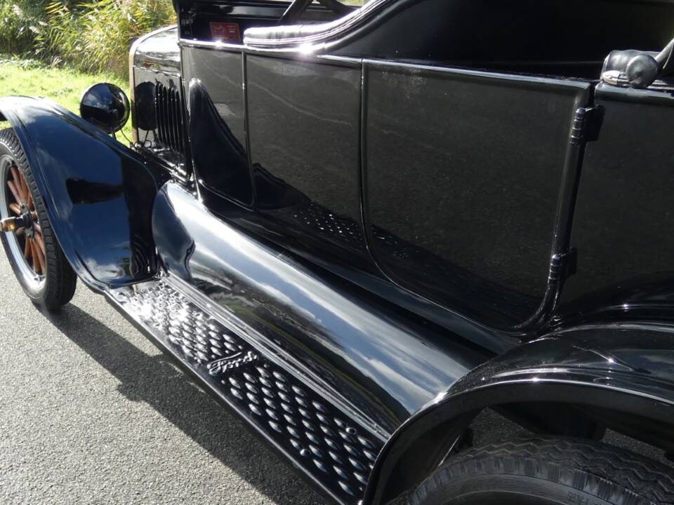 Image 21/41 of Ford Model T Touring (1925)