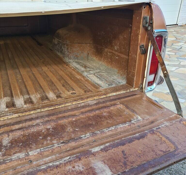 Image 8/8 of Ford F-250 XLT 4X4 (1974)