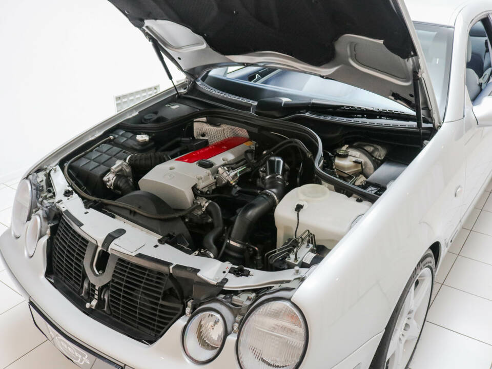 Immagine 10/13 di Mercedes-Benz CLK 230 Kompressor (1998)