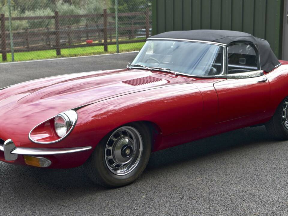 Image 7/49 de Jaguar E-Type (1970)