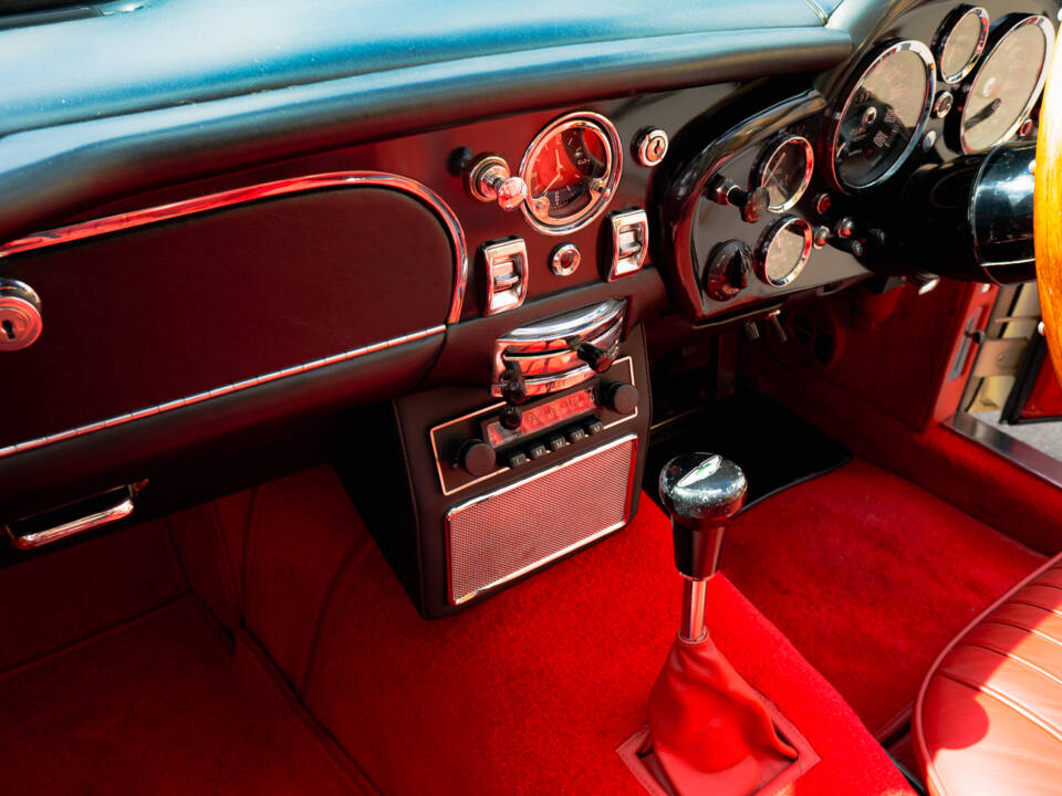 Bild 37/62 von Aston Martin DB 6 Mk II Volante (1970)