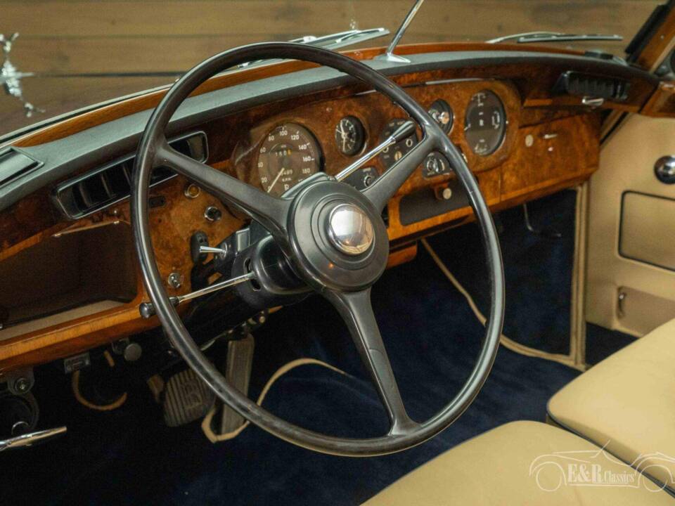 Image 13/19 of Rolls-Royce Silver Cloud III (1965)