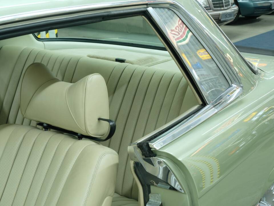 Image 18/50 de Mercedes-Benz 450 SLC 5,0 (1978)