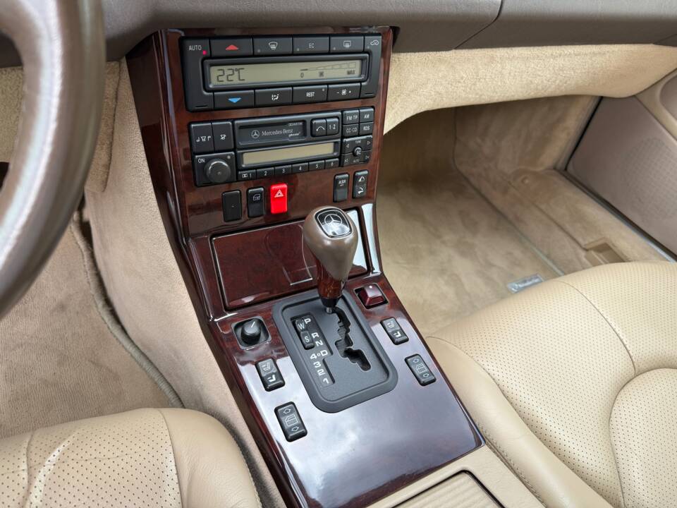 Image 16/24 of Mercedes-Benz SL 280 (1996)