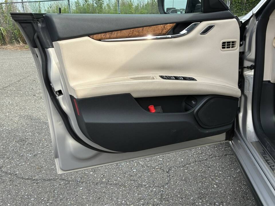 Image 11/54 of Maserati Quattroporte GTS (2015)