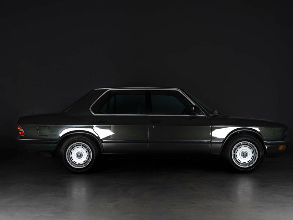 Immagine 1/43 di BMW 528i (1986)