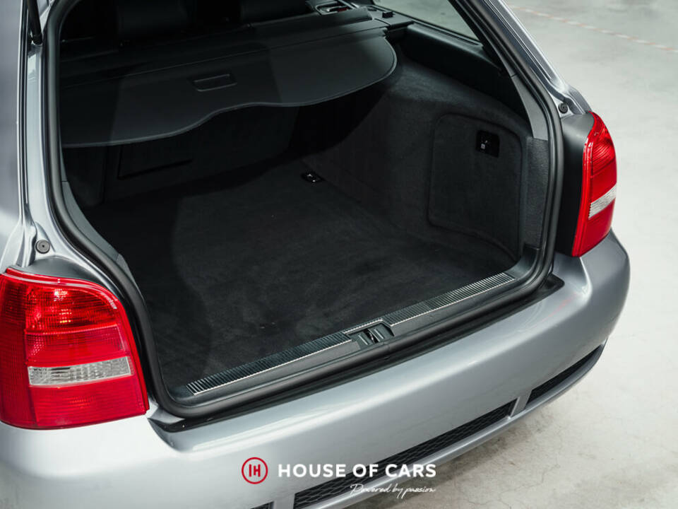 Image 13/25 de Audi RS4 Avant (2001)