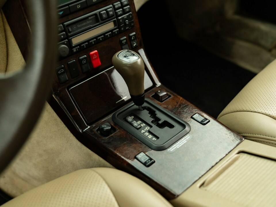 Image 44/50 de Mercedes-Benz SL 500 (1998)