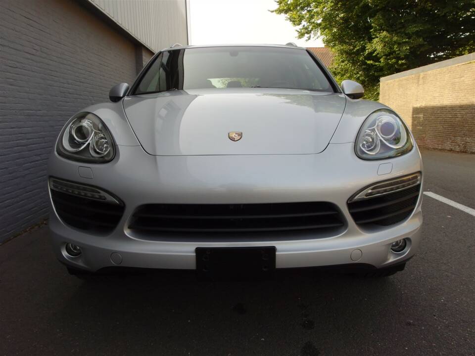 Image 8/98 of Porsche Cayenne S (2010)