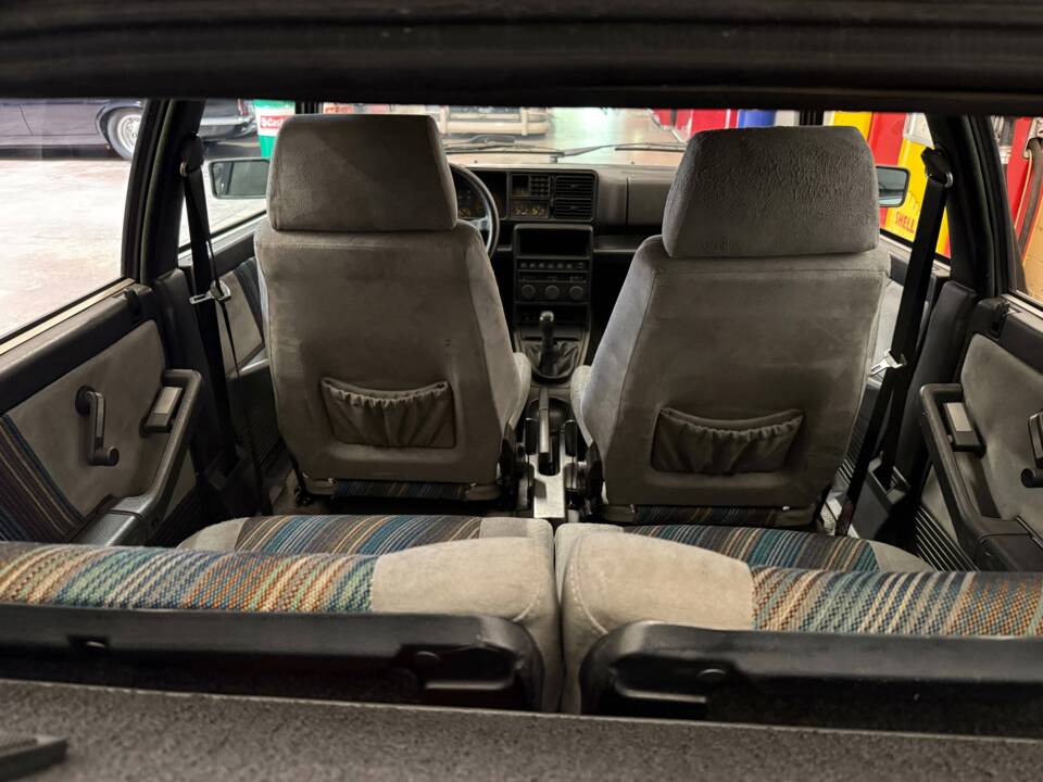 Imagen 19/20 de Lancia Delta HF Integrale (1989)