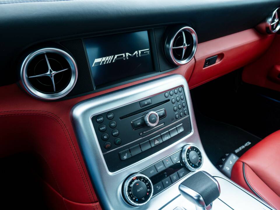 Afbeelding 23/38 van Mercedes-Benz SLS AMG (2010)
