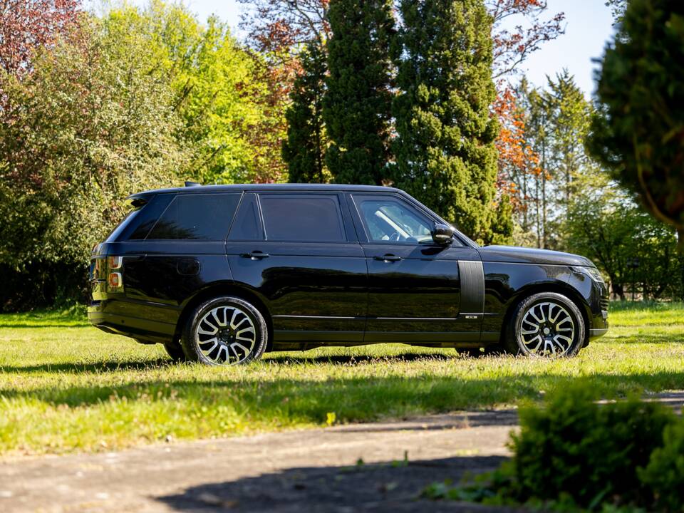 Bild 44/50 von Land Rover Range Rover V8 Armoured (2022)