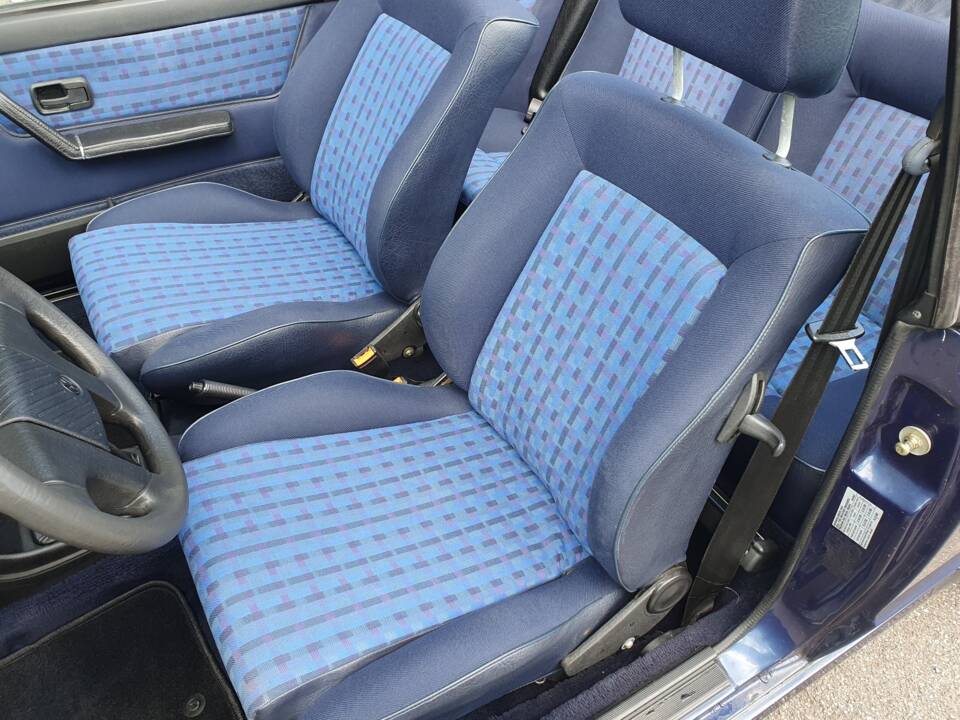 Image 55/75 de Volkswagen Golf Mk I Convertible 1.8 (1991)