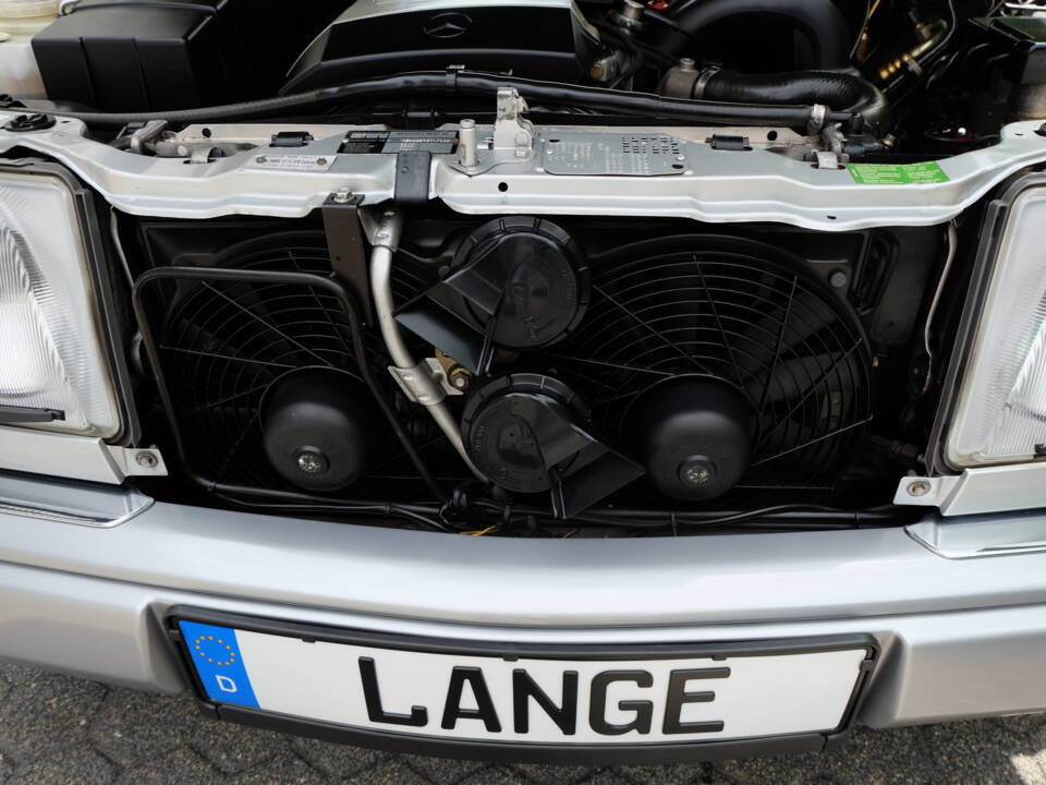 Image 50/69 of Mercedes-Benz E 320 (1994)