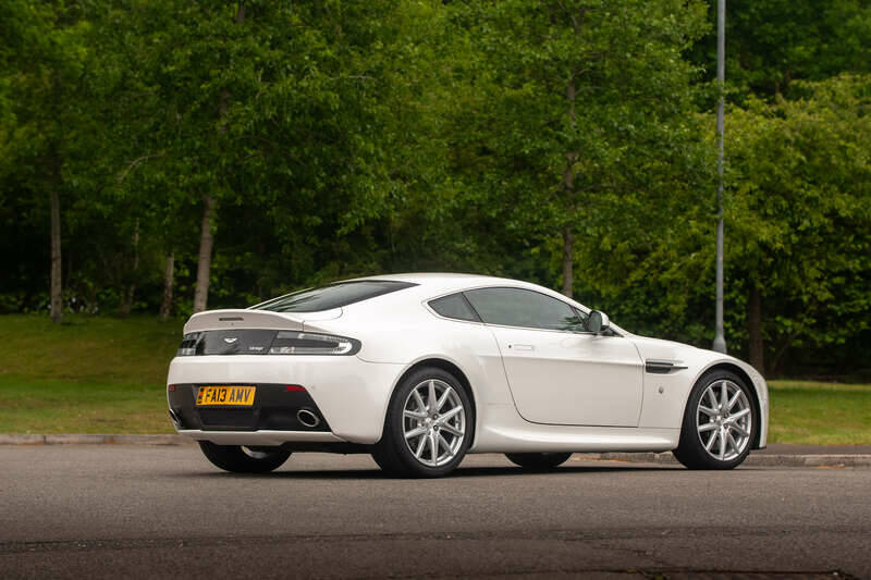 Bild 18/50 von Aston Martin V8 Vantage (2013)