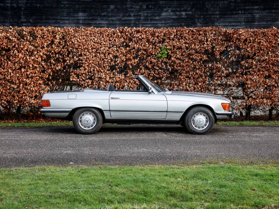 Image 18/40 of Mercedes-Benz 450 SL (1977)