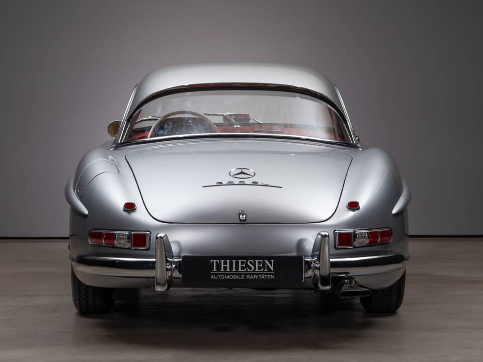 Image 23/47 of Mercedes-Benz 300 SL Roadster (1963)