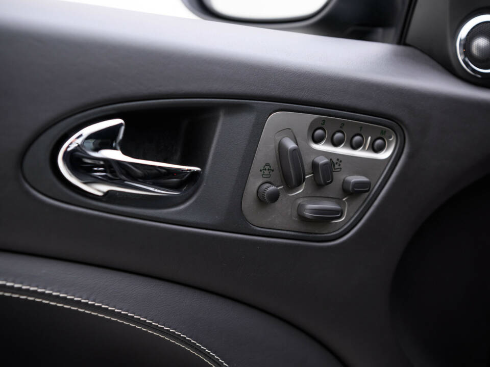 Image 29/37 of Jaguar XKR (2008)