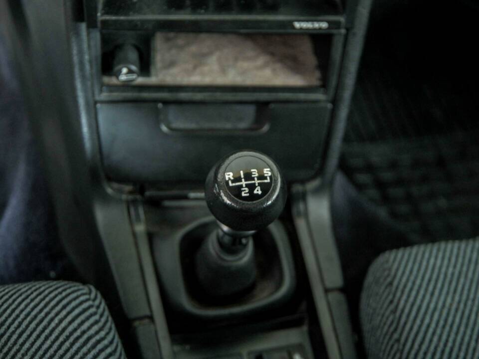 Image 27/50 of Volvo 740 GL (1987)