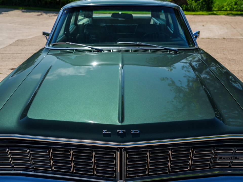 Image 7/28 of Ford LTD Country Squire (1968)
